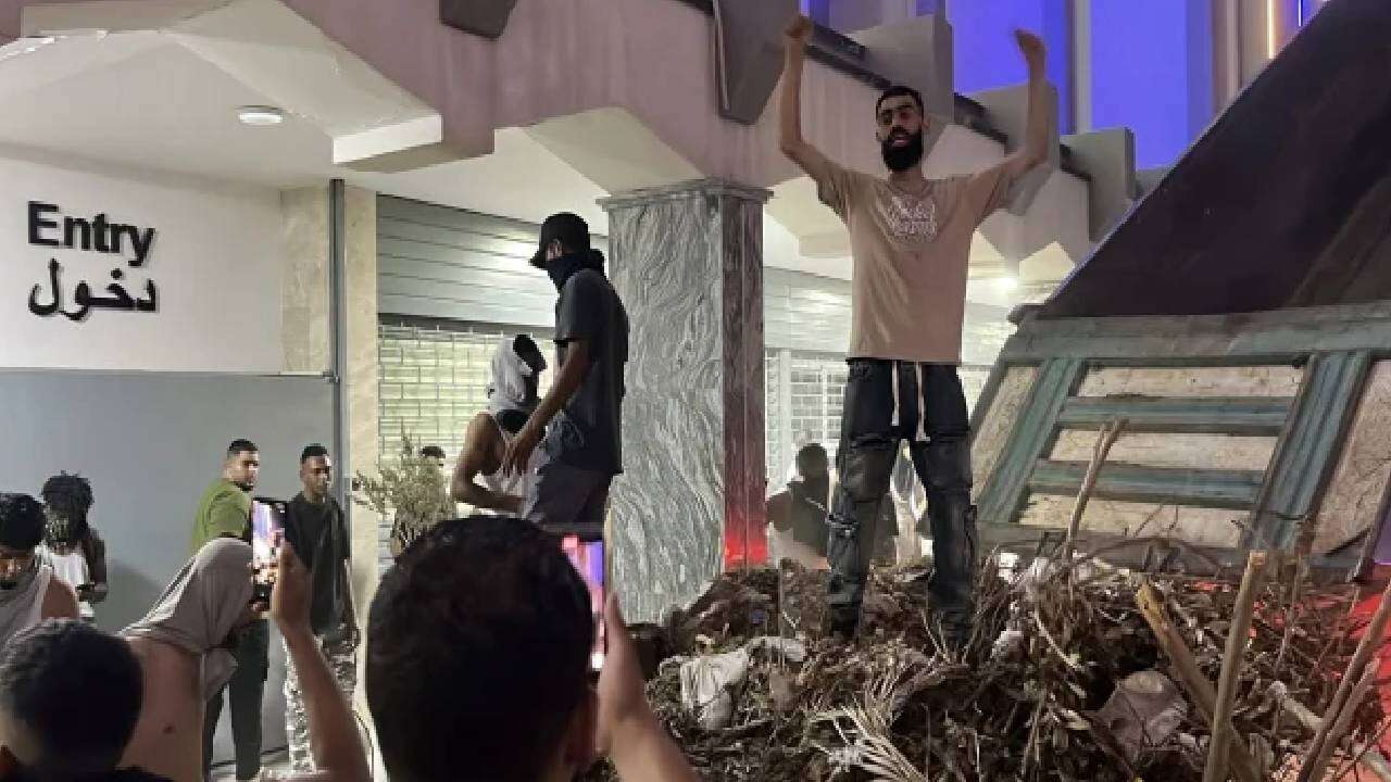 Orta Doğu ülkesi yangın yeri! Vatandaşlar sokakları ateşe verdi, hükümet istifaya çağrıldı 3